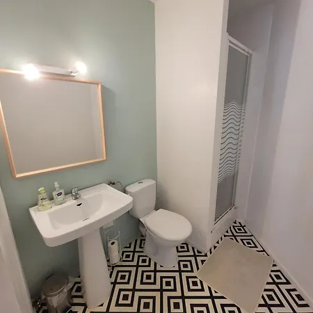 Triple Vue Sur Chateau De - Cuisine Partagee Et Salle De Bain Privative Apartament Lourdes