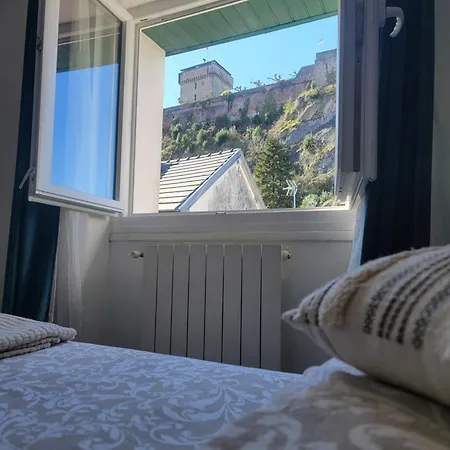 Triple Vue Sur Chateau De - Cuisine Partagee Et Salle De Bain Privative شقة *