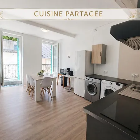 Triple Vue Sur Chateau De - Cuisine Partagee Et Salle De Bain Privative لورد