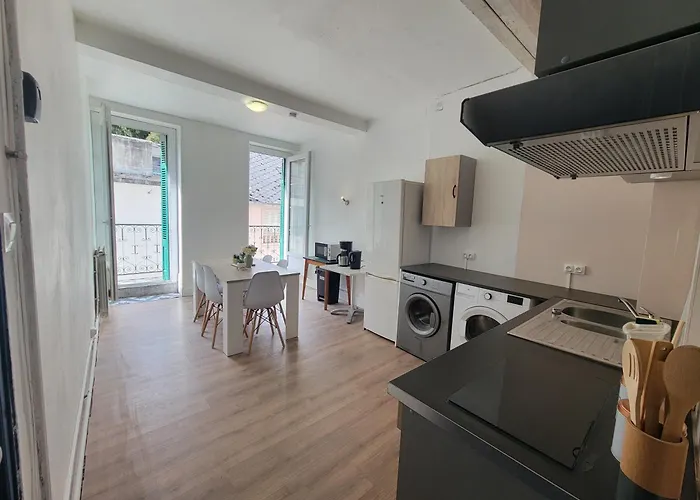 Apartament Triple Vue Sur Chateau De - Cuisine Partagee Et Salle De Bain Privative *